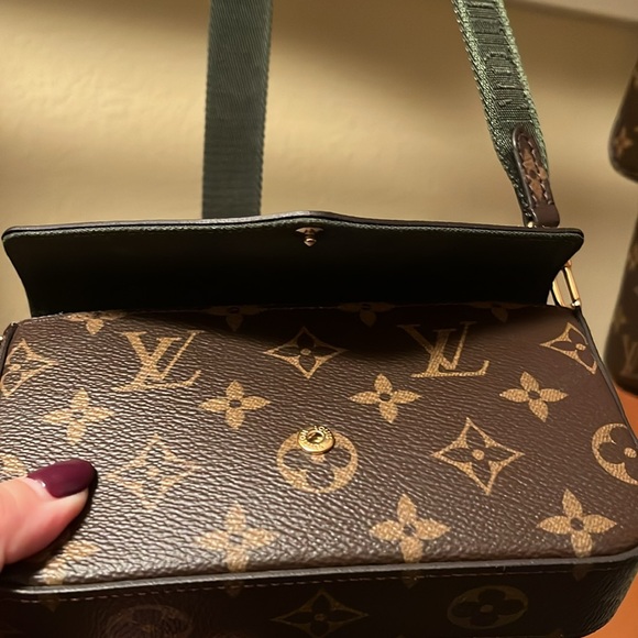 100% Authentic Louis Vuitton Felicie Strap and Go in AMAZING Condition! - Picture 10 of 13